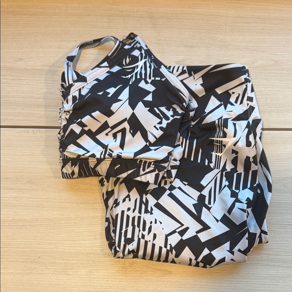 Gymshark Black and White Gym Set